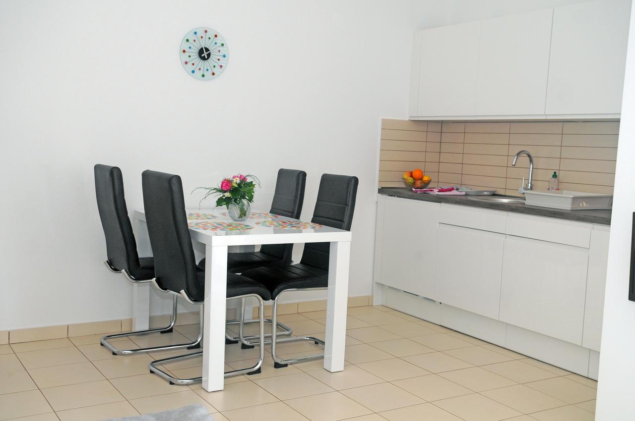 Principium Apartments Klenovica Bagian luar foto
