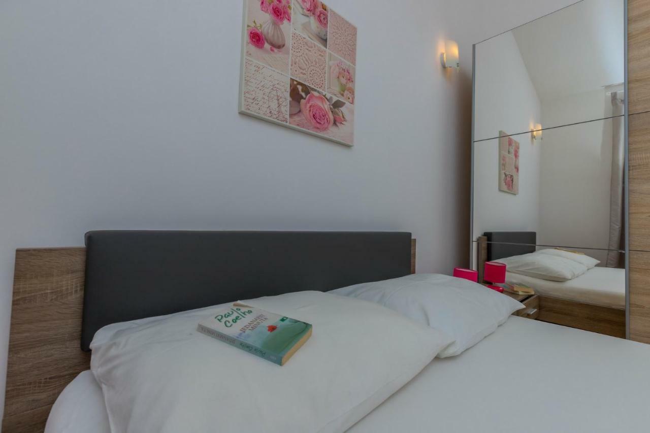 Principium Apartments Klenovica Bagian luar foto