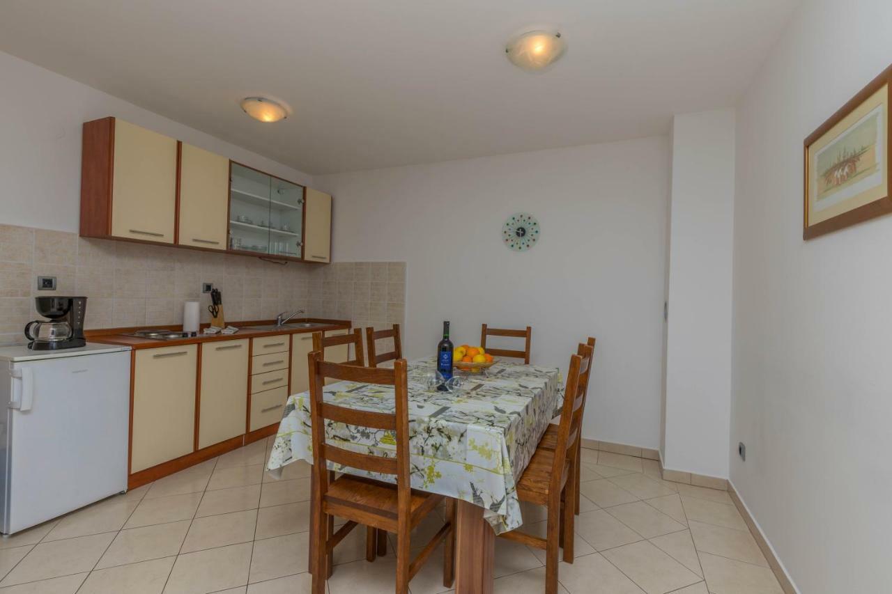 Principium Apartments Klenovica Bagian luar foto